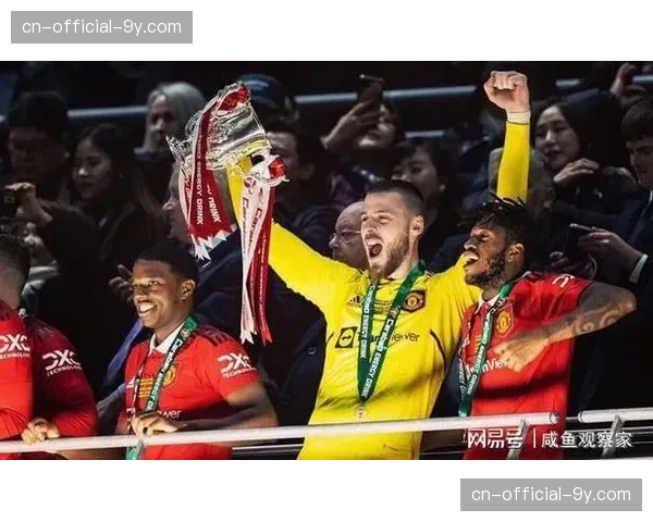 门将的救赎：德赫亚重返老特拉福德受到主场球迷起立鼓掌